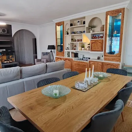 House - Sleeps 8 - Hot Tub - Access * Estepona