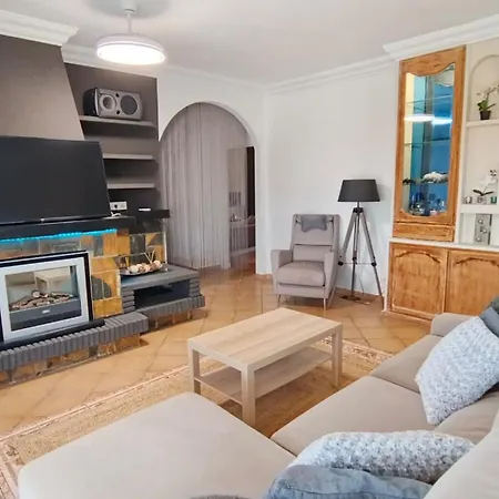 Feriehus House - Sleeps 8 - Hot Tub - Access Estepona