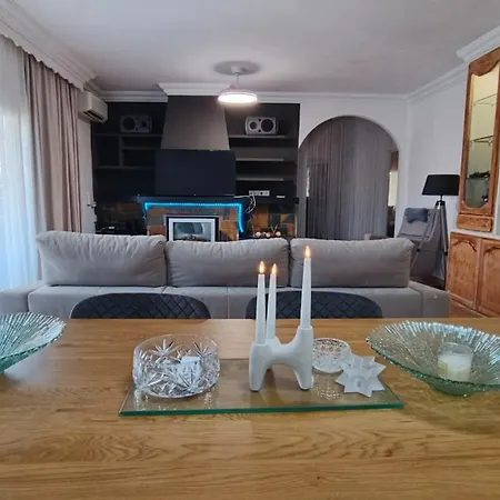 Feriehus House - Sleeps 8 - Hot Tub - Access