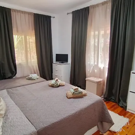 House - Sleeps 8 - Hot Tub - Access Feriehus