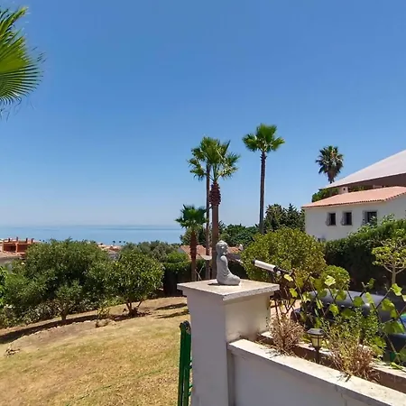 House - Sleeps 8 - Hot Tub - Access Feriehus