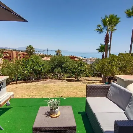 House - Sleeps 8 - Hot Tub - Access Estepona