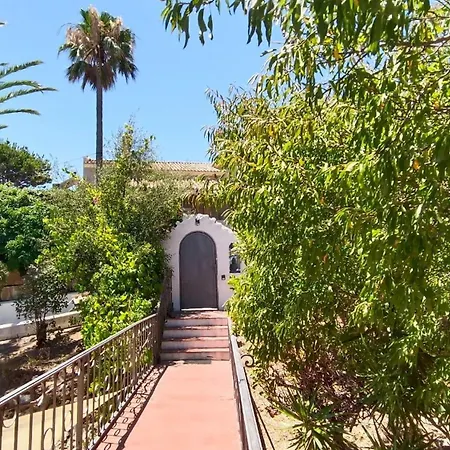 House - Sleeps 8 - Hot Tub - Access Estepona
