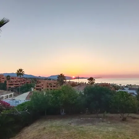 House - Sleeps 8 - Hot Tub - Access Estepona